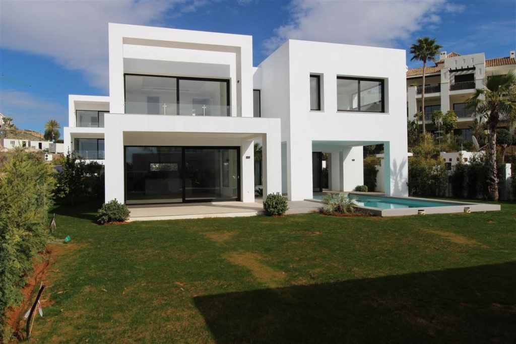 ARFV1624 - Moderne  Villa zu verkaufen in El Paraiso Alto in Benahavis