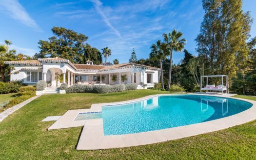 ARFV2133 - Herrschaftliche Villa zum Verkauf in toplage in Hacienda Las Chapas in Marbella