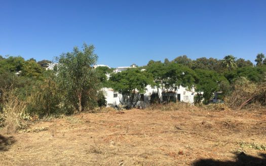 ARFP465 - Grundstück zum Verkauf mit Projekt in Strandlage Elviria in Marbella