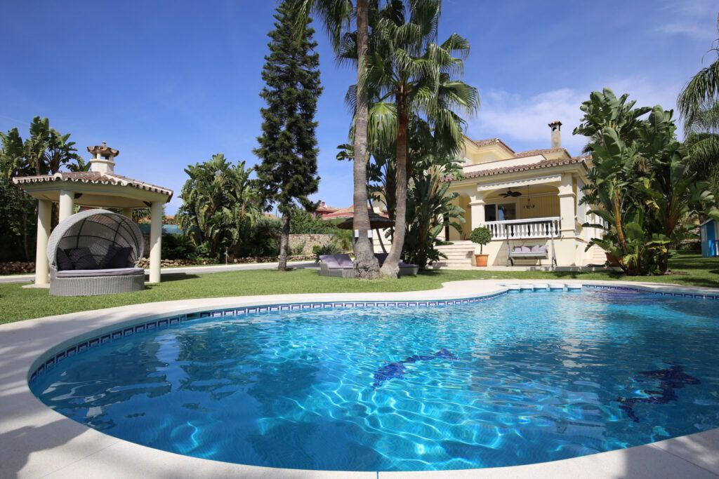 ARFV2195 Elegante Villa mit modernen Elementen an der Neuen Goldenen Meile