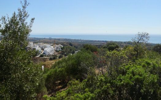 Grundstücke mit Projekt zum Verkauf in Altos de Los Monteros in Marbella