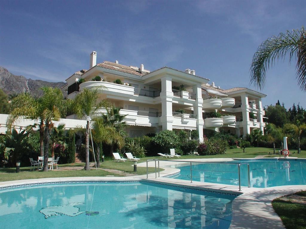 ARFA1402 - Luxury apartment for sale in Monte Castillo in Altos Reales in Marbella
