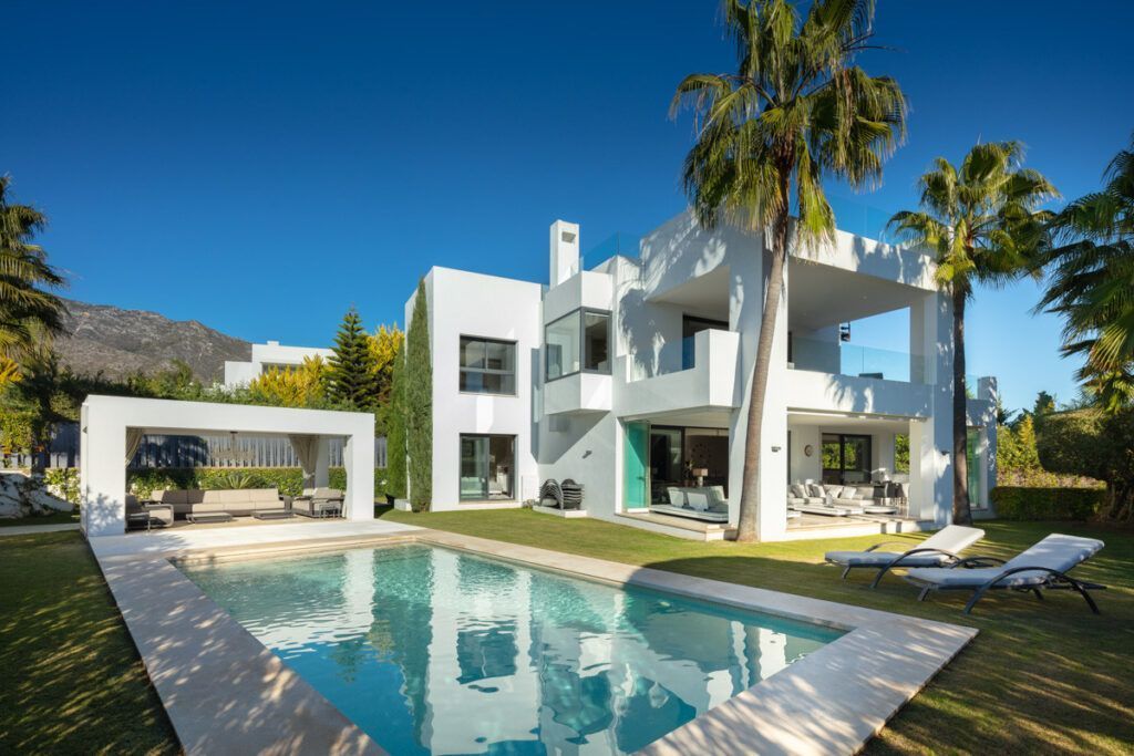 ARFV2276 Villa contemporánea situada en Marbella en la Milla de Oro