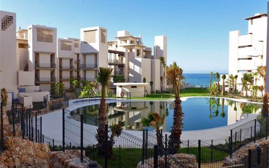 ARFA1493 Exklusive Wohnung zu verkaufen am Strand in Estepona