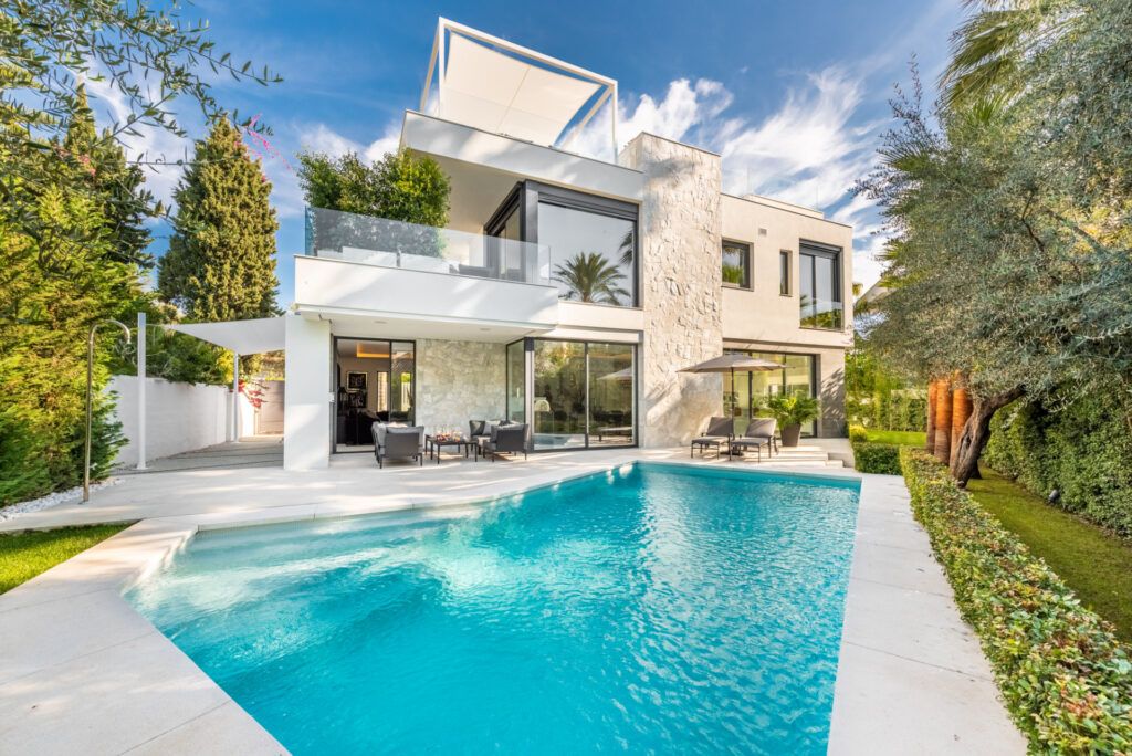 ARFV2330 - Einzigartige hochmoderne Villa an der goldenen Meile in Marbella zu verkaufen