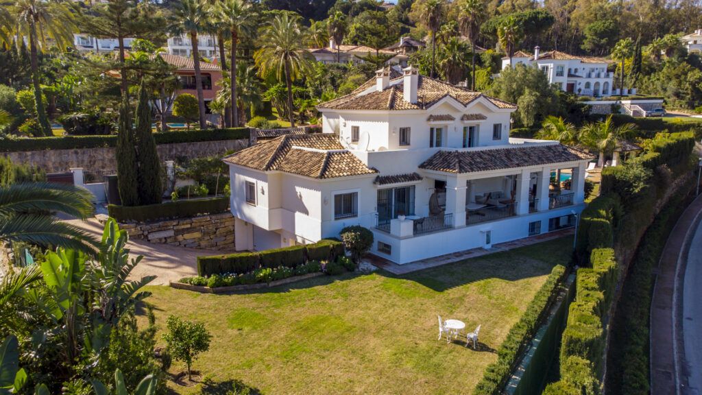 ARFV2335 - Luxuriöse Villa in Nueva Andalucia nähe Puerto Banus zum Verkauf