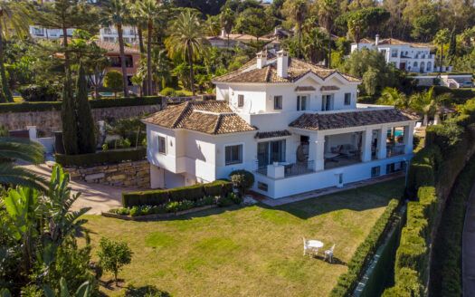 ARFV2335 - Luxuriöse Villa in Nueva Andalucia nähe Puerto Banus zum Verkauf