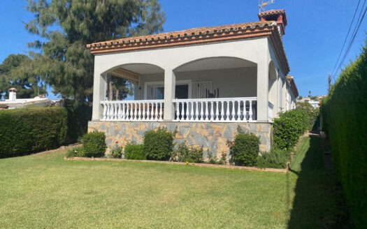 ARFV2343-444 - Renovierte Villa mit privatem Garten und Pool in Don Pedro in Estepona nahe Strand