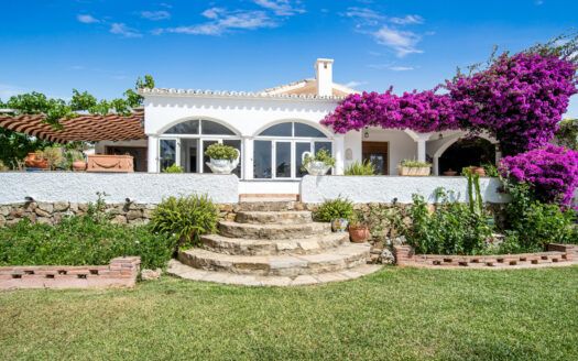 ARFV2329-433 Einzigartige Villa zum Verkauf in Estepona