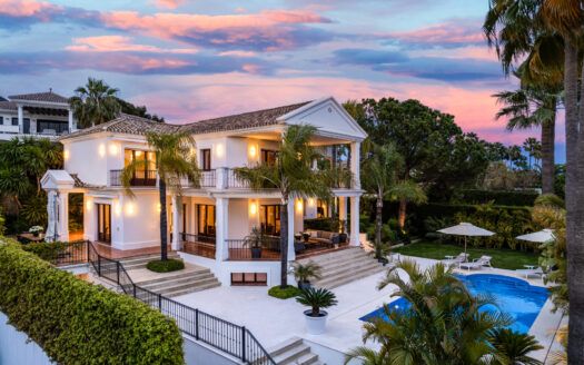 V2388 Elegante high-End Villa im mediterranen Stil in Marbella zum Verkauf