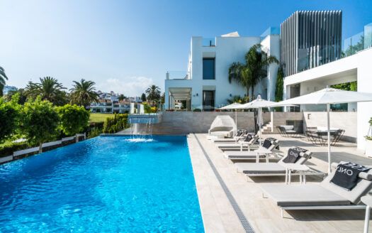 Magnífica villa de lujo única y moderna en Nueva Andalucía Marbella